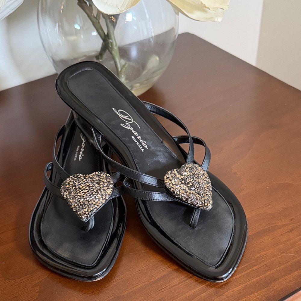 2/35$ ❤️Elegant Black Heart Sandals